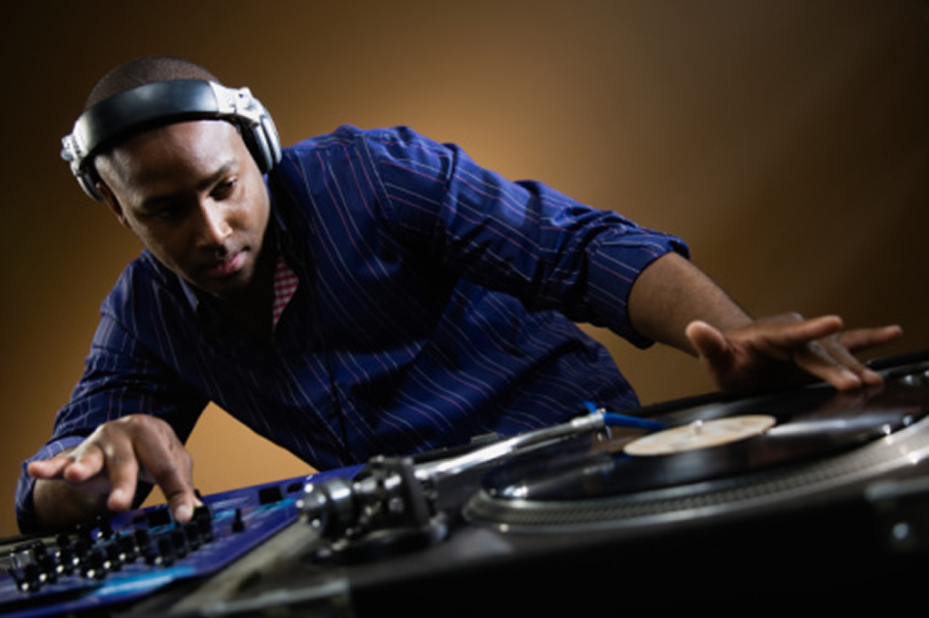 DJ Bryant - Global Club Vibes - maXdance.co.uk